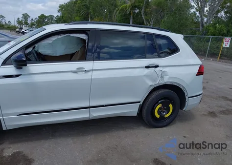 2022 Volkswagen Tiguan 2.0T Se R-Line Black from USA, damaged, VIN 3VVCB7AX5NM138604